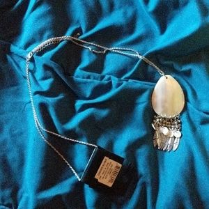 Bijoux Terner necklace w/ shell and feathers